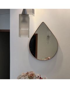 Espelho de Parede Gota 70x54cm em Couro - Caramelo